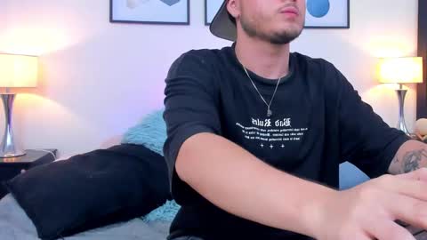 Snapshot of salvatore_muller chatting on November 3, 4:36 am Salvatore  online show from November 3, 4:36 am