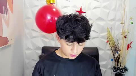 Snapshot of sam_daves_ chatting on December 17, 1:06 pm Sam online show from December 17, 1:06 pm