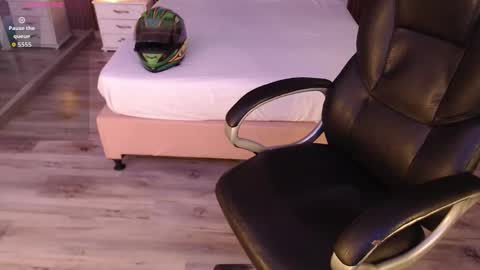 SAM MANSON online show from December 18, 7:09 pm