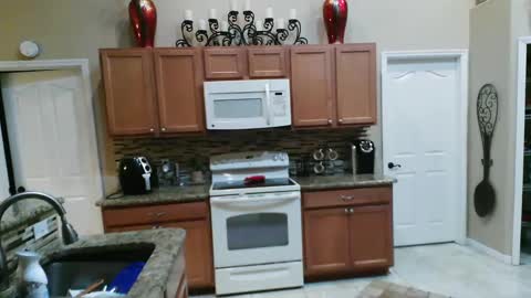 Snapshot of sam_papithebarber chatting on January 18, 9:34 am sam_papithebarber online show from January 18, 9:34 am