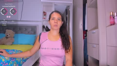 Snapshot of samanta_65 chatting on January 19, 1:21 am carolina online show from January 19, 1:21 am