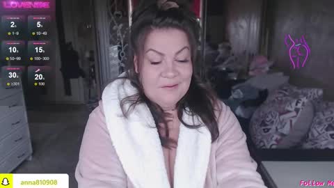 Snapshot of samanta_shy chatting on October 6, 7:06 am Marry online show from October 6, 7:06 am