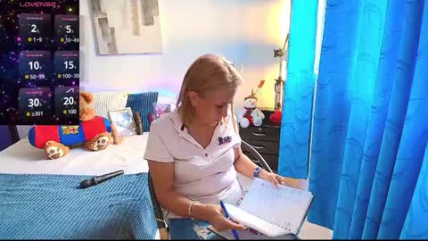 Snapshot of samanta_stone69 chatting on December 2, 9:06 pm Samanta Stone online show from December 2, 9:06 pm