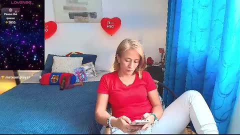Snapshot of samanta_stone69 chatting on February 19, 6:00 pm Samanta Stone online show from February 19, 6:00 pm