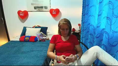 Snapshot of samanta_stone69 chatting on February 19, 10:31 pm Samanta Stone online show from February 19, 10:31 pm