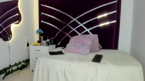 samantaht online show from February 7, 9:15 pm