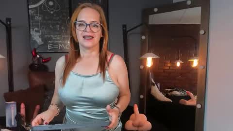 Snapshot of samantha_mature56 chatting on February 4, 4:50 pm Sam online show from February 4, 4:50 pm
