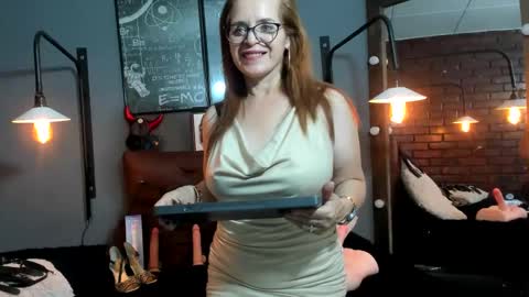 Snapshot of samantha_mature56 chatting on February 10, 1:55 pm Sam online show from February 10, 1:55 pm