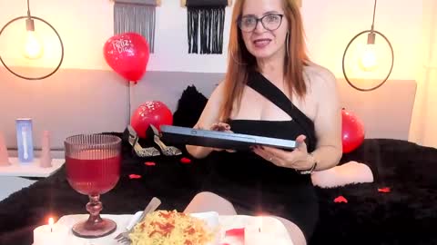Snapshot of samantha_mature56 chatting on February 15, 4:34 pm Sam online show from February 15, 4:34 pm
