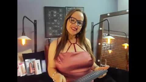 Snapshot of samantha_mature56 chatting on November 11, 9:09 am Sam online show from November 11, 9:09 am