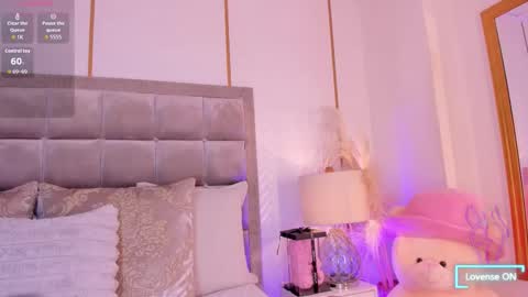 Snapshot of samanthaclay chatting on October 15, 8:53 pm online show from October 15, 8:53 pm