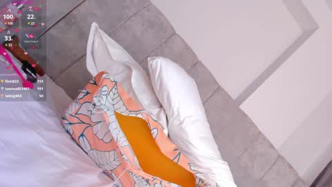 Snapshot of samanthaheinz chatting on January 8, 2:14 am V A N E S S A online show from January 8, 2:14 am