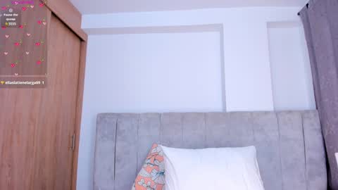 Snapshot of samanthaheinz chatting on January 22, 1:20 am V A N E S S A online show from January 22, 1:20 am