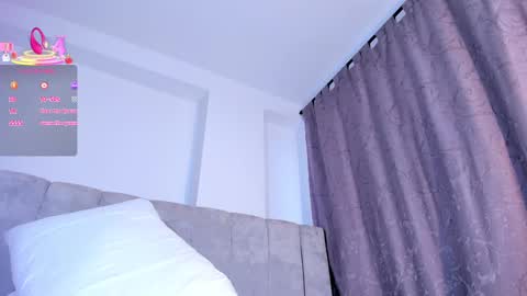 Snapshot of samanthaheinz chatting on March 5, 10:43 pm V A N E S S A online show from March 5, 10:43 pm