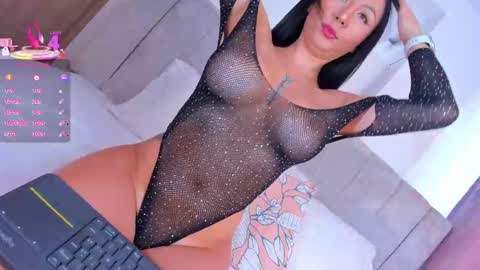 Snapshot of samanthaheinz chatting on March 12, 9:45 pm V A N E S S A online show from March 12, 9:45 pm