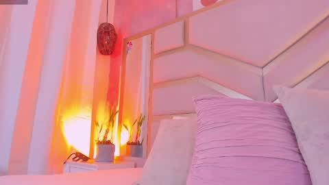  SAMANTHA online show from April 8, 9:59 pm