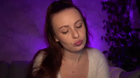 Snapshot of samanthavixen chatting on November 4, 8:08 pm Goddess Samantha Vixen online show from November 4, 8:08 pm