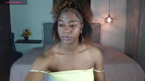 Snapshot of samara_roxx chatting on November 11, 10:54 pm samara_roxx online show from November 11, 10:54 pm