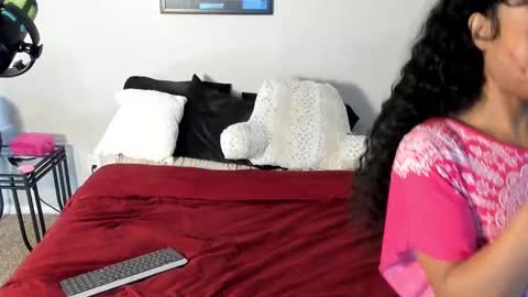 Yaya online show from February 24, 7:52 pm