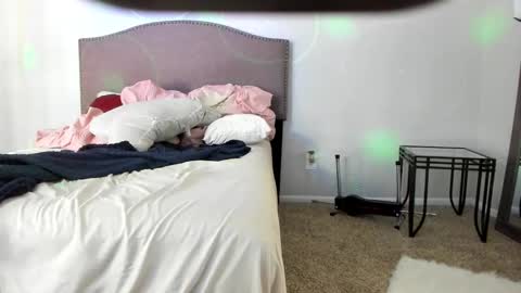 Yaya online show from October 8, 7:00 pm