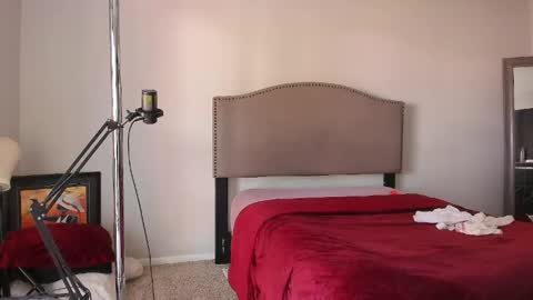 Yaya online show from April 8, 10:10 pm