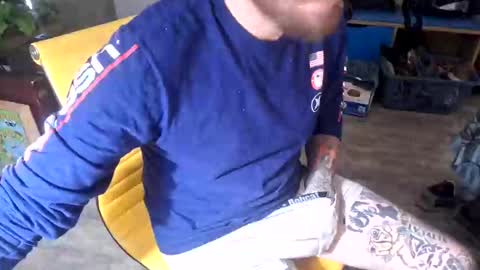 Snapshot of samboiamtho chatting on January 2, 2:02 pm samboiamtho online show from January 2, 2:02 pm