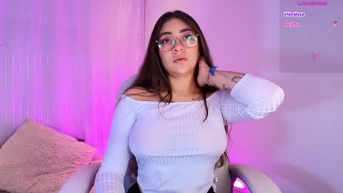 Snapshot of samii_evans chatting on December 3, 4:58 am samii evans  online show from December 3, 4:58 am