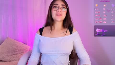 Snapshot of samii_evans chatting on December 3, 8:05 am samii evans  online show from December 3, 8:05 am