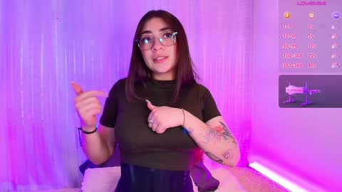 Snapshot of samii_evans chatting on December 12, 5:10 am samii evans  online show from December 12, 5:10 am