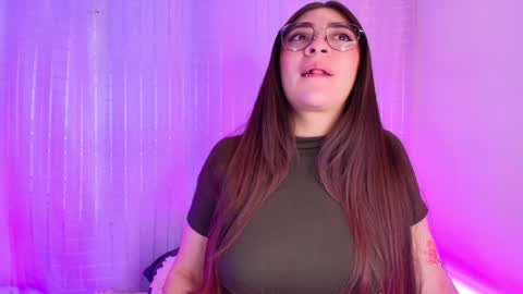 Snapshot of samii_evans chatting on December 12, 8:14 am samii evans  online show from December 12, 8:14 am