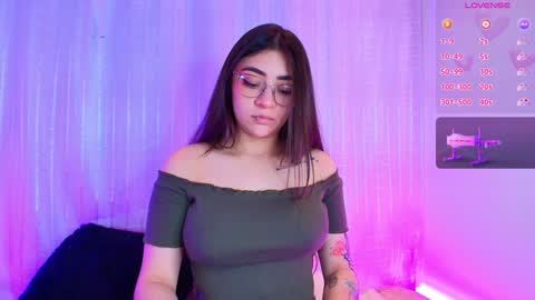 Snapshot of samii_evans chatting on December 18, 5:48 am samii evans  online show from December 18, 5:48 am