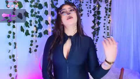 Snapshot of samii_evans chatting on October 30, 3:19 am samii evans  online show from October 30, 3:19 am