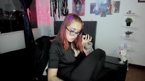 Snapshot of samismith77 chatting on December 5, 12:30 am SARA online show from December 5, 12:30 am