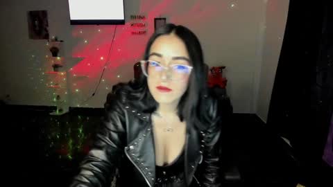 Snapshot of samismith77 chatting on January 19, 12:49 am SARA online show from January 19, 12:49 am