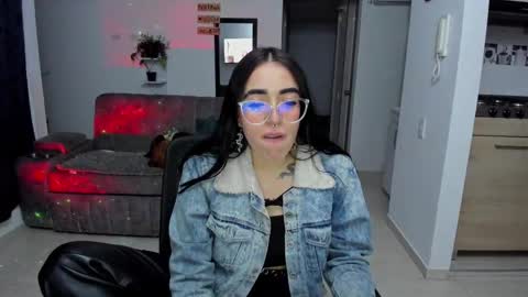 Snapshot of samismith77 chatting on October 1, 1:22 am SARA online show from October 1, 1:22 am