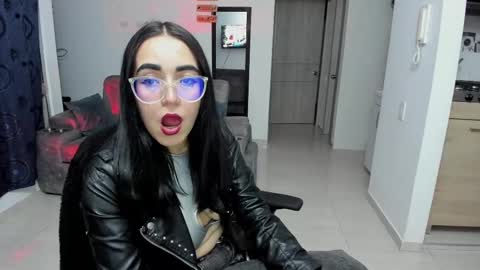 Snapshot of samismith77 chatting on October 15, 2:33 am SARA online show from October 15, 2:33 am