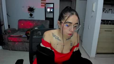 Snapshot of samismith77 chatting on November 17, 1:00 am SARA online show from November 17, 1:00 am