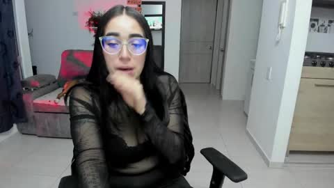 Snapshot of samismith77 chatting on December 5, 12:19 am SARA online show from December 5, 12:19 am