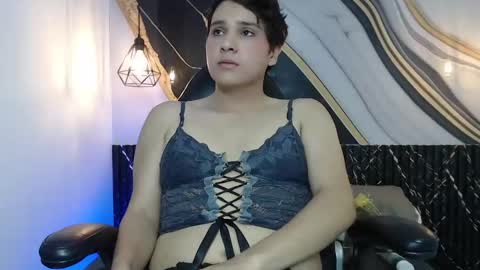 Snapshot of samlopez1 chatting on November 5, 3:06 am Sam online show from November 5, 3:06 am