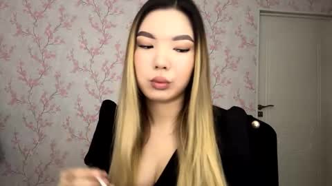 Snapshot of sammiesilvis chatting on February 17, 7:16 am Elina online show from February 17, 7:16 am