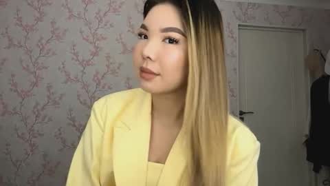 Snapshot of sammiesilvis chatting on February 24, 9:18 am Elina online show from February 24, 9:18 am