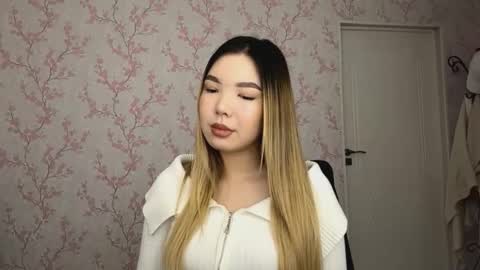 Snapshot of sammiesilvis chatting on February 27, 7:41 am Elina online show from February 27, 7:41 am