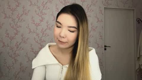 Snapshot of sammiesilvis chatting on March 3, 8:53 am Elina online show from March 3, 8:53 am