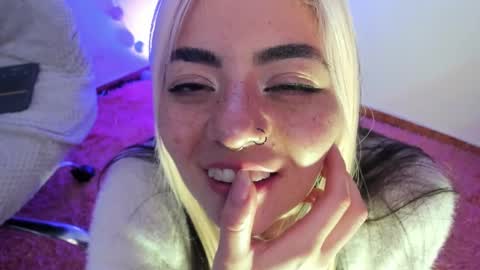 Snapshot of sammysammy_ chatting on December 22, 11:00 am online show from December 22, 11:00 am