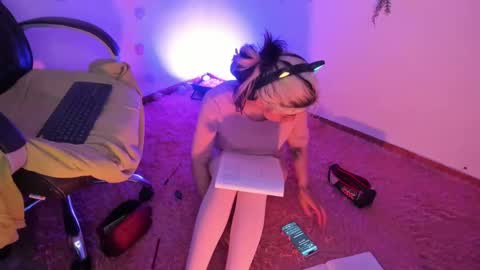 Snapshot of sammysammy_ chatting on February 10, 9:04 am online show from February 10, 9:04 am