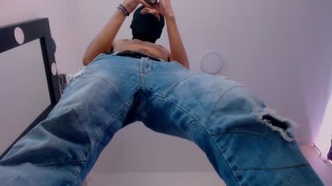 Snapshot of samuel_suarez chatting on December 16, 7:32 pm online show from December 16, 7:32 pm