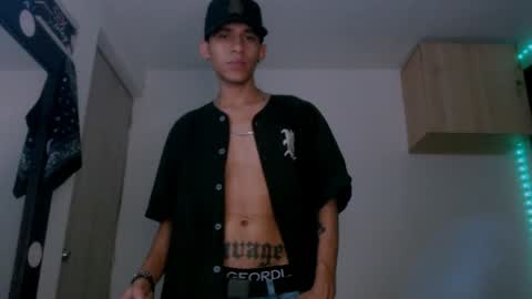 Snapshot of samuel_suarez chatting on January 22, 4:23 am online show from January 22, 4:23 am