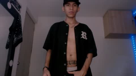 Snapshot of samuel_suarez chatting on January 26, 12:16 am online show from January 26, 12:16 am