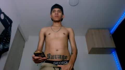 Snapshot of samuel_suarez chatting on March 3, 5:42 am online show from March 3, 5:42 am