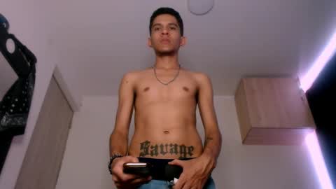 Snapshot of samuel_suarez chatting on March 6, 3:02 am online show from March 6, 3:02 am